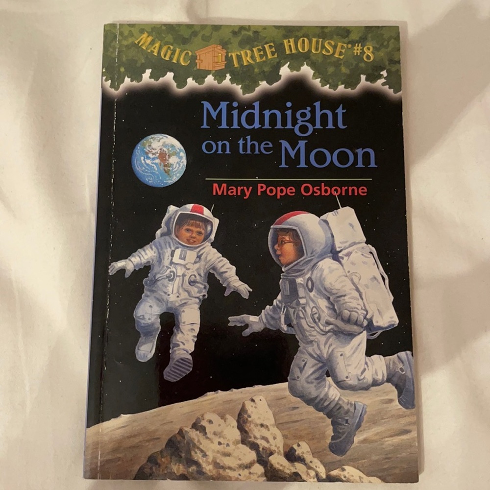 Magic Tree House #8 Midnight on the Moon